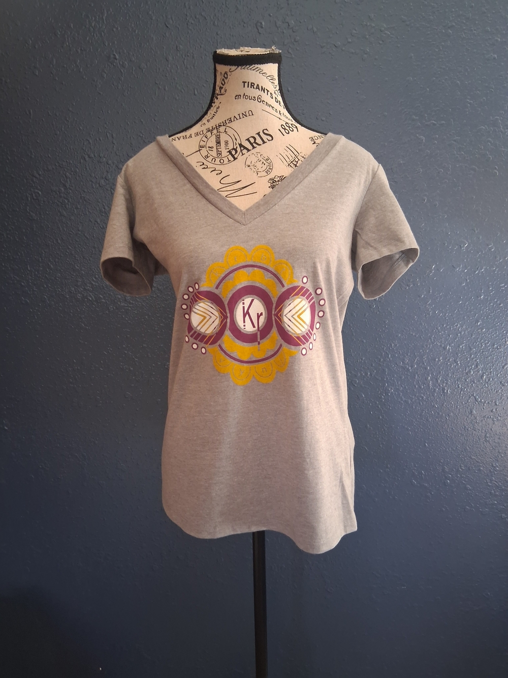 Kid Robot Limited Edition Womens V Neck Graphic T-Shirt L